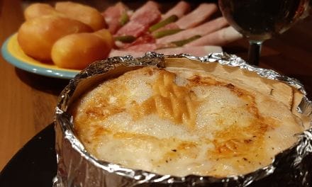 Recette Mont d’Or au four. fromage du Jura chaud cuit dans sa boîte