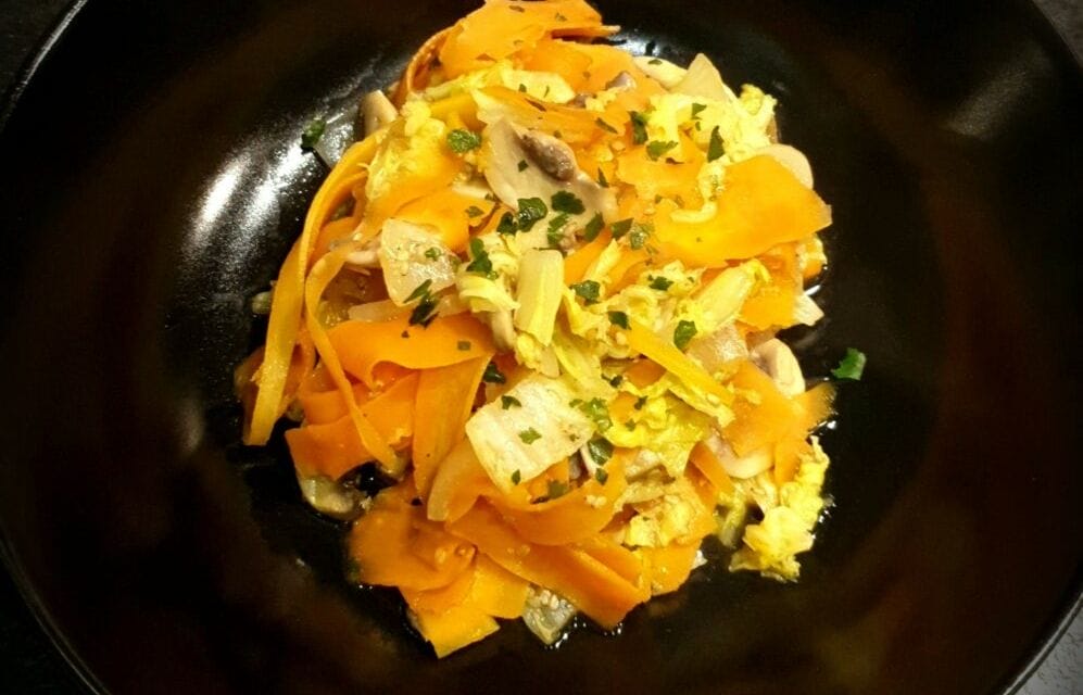 Recette d’une Poêlée asiatique de chou chinois, carottes et champignons