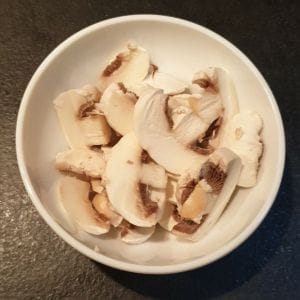 Poêlée asiatique de chou chinois, carottes et champignons