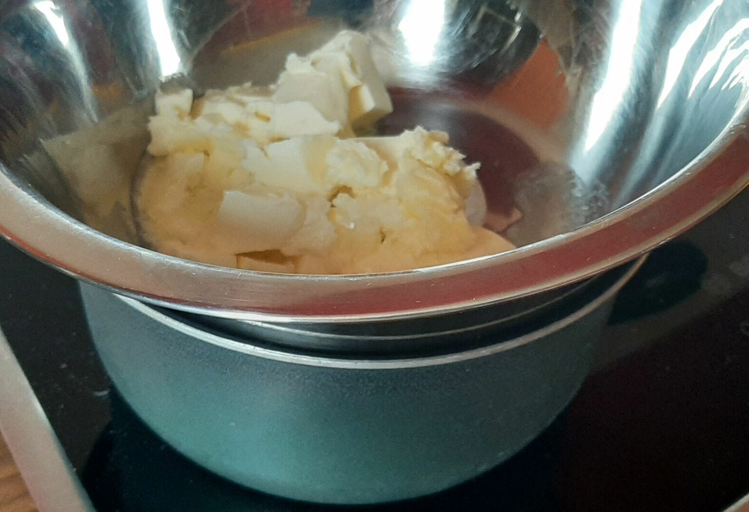 Comment faire du beurre pommade ? La recette pour le faire au bain-marie