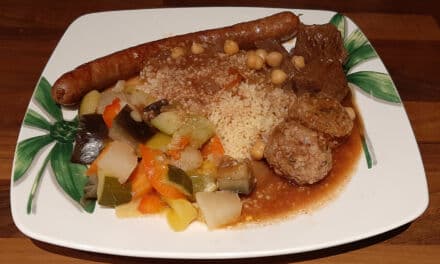 Recette de Couscous maison aux légumes, agneau, bœuf, boulette et merguez