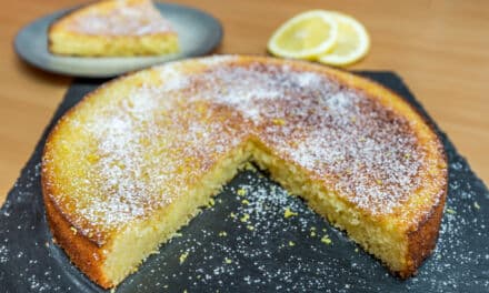 Gâteau au citron de Cyril Lignac. Une recette de cake moelleux facile à faire