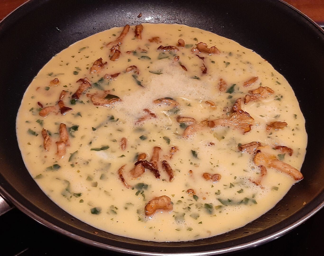 Recette d'omelette aux girolles. Un plat d'Automne aux champignons frais
