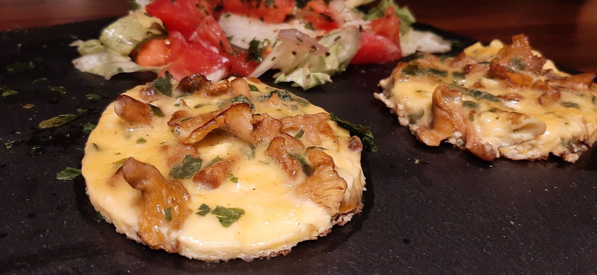 Recette d'omelette aux girolles. Un plat d'Automne aux champignons frais