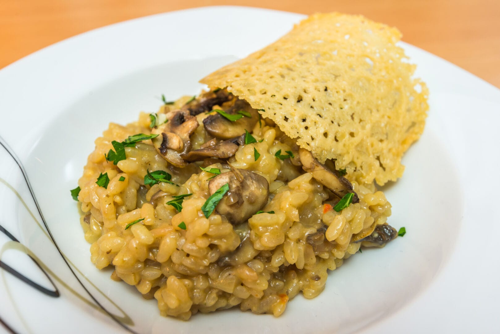 Recette de risotto aux champignons de Paris et sa tuile de parmesan