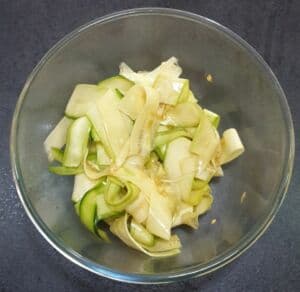Salade courgettes crues