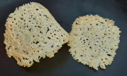 Tuiles de parmesan au four : une recette simple pour un résultat gourmet