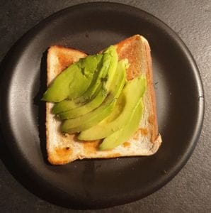 Avocado toast avec œuf mollet