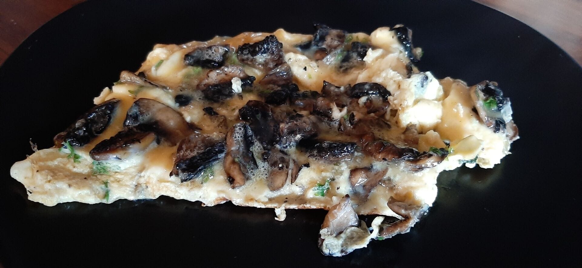 Omelette aux champignons de Paris. 200 calories pour 2 à 3 œufs
