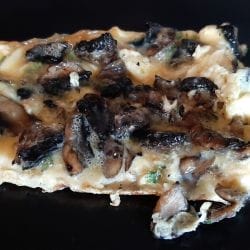 Omelette aux champignons de Paris frais