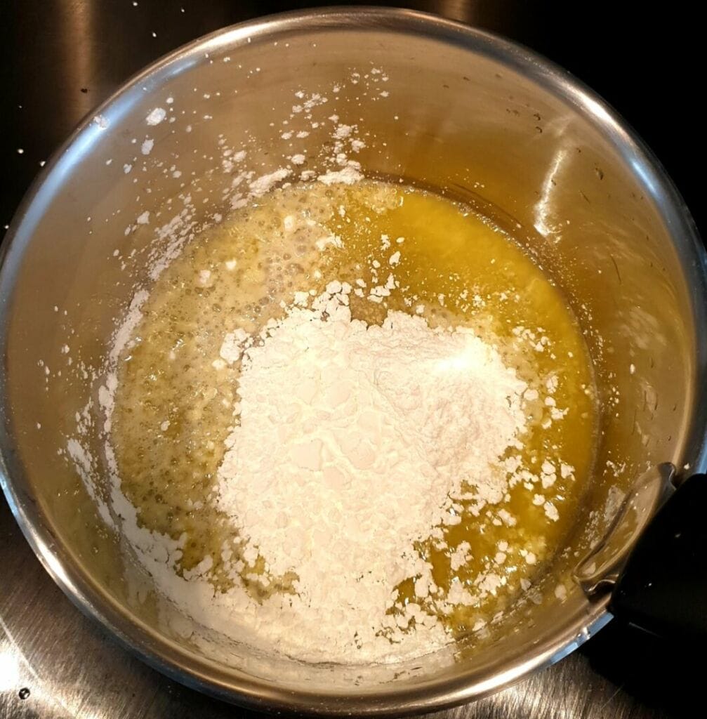 Recette de quenelles de saumon gratinées. Quenelles de poisson au four