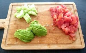 Salade concombre tomate avocat