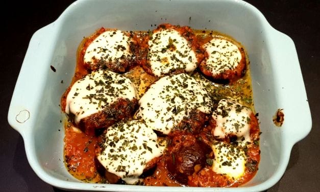 Recette d’Aubergines au four gratinées à la sauce tomate, mozzarella et basilic