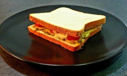 Recette de Croque-monsieur maison au four avec pesto, tomate et mozzarella