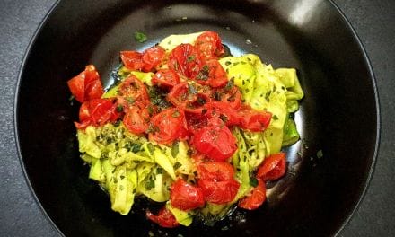 Recette de Tagliatelles de courgettes au pesto vert et tomates cerises au four