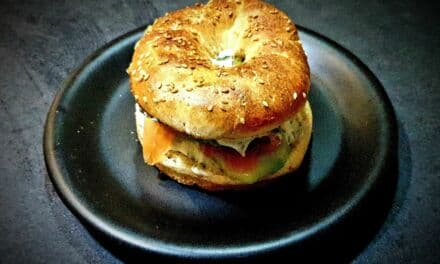 Recette Bagel saumon fumé, avocat, concombre et tzaziki