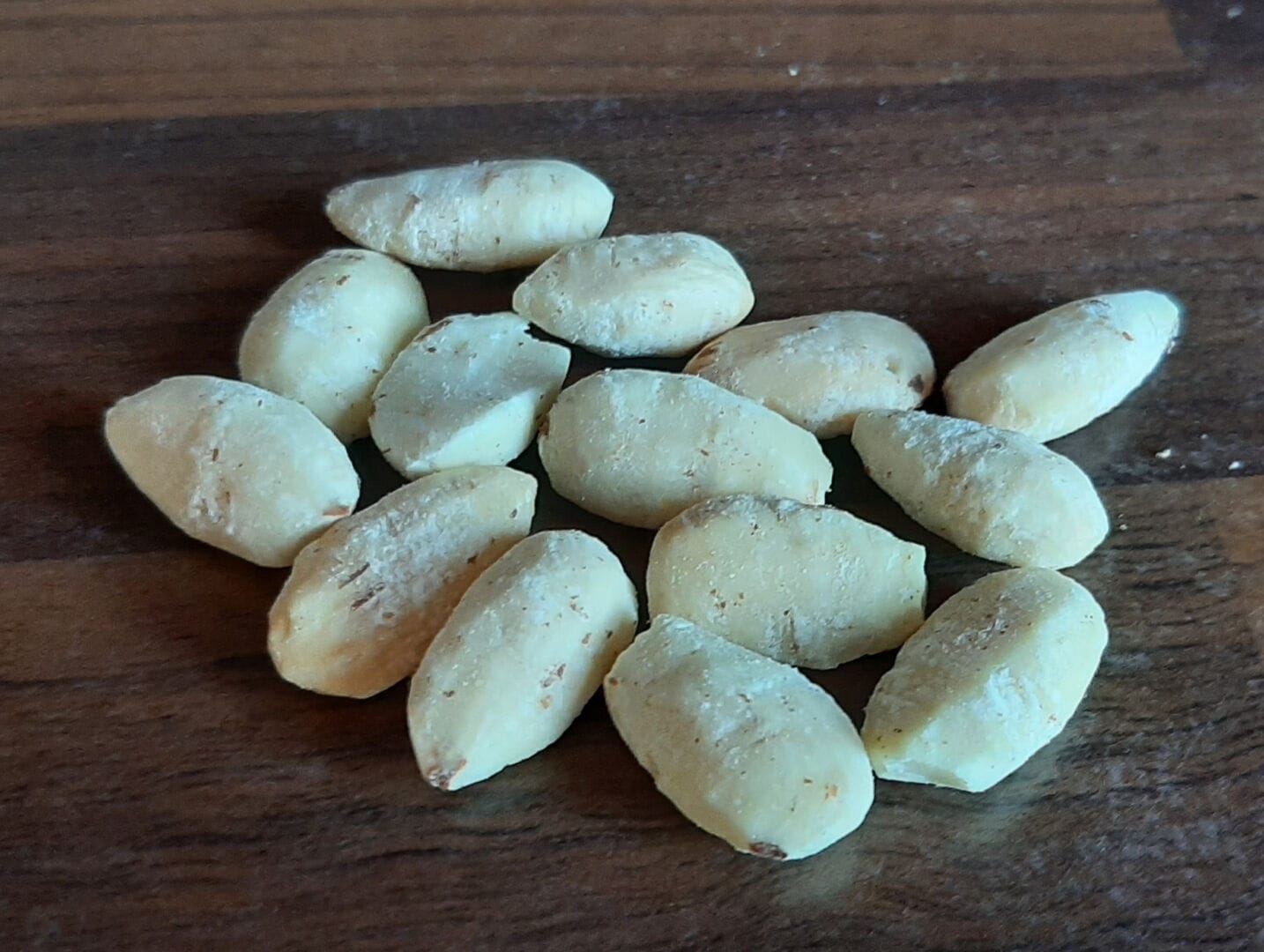 Comment torréfier des amandes au four et les monder ? La bonne recette