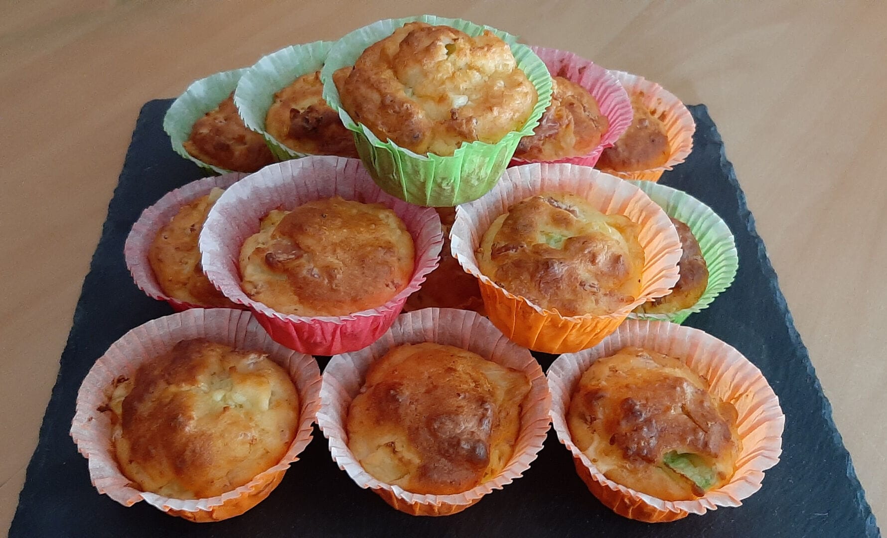 Muffins Sales A Base De Pommes De Terre Courgette Jambon Et Fromage