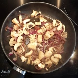 Rougets frits et poêlée de champignons