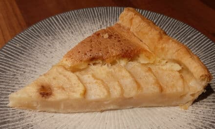 Recette Tarte aux poires fraîches avec poudre d’amande et pâte feuilletée