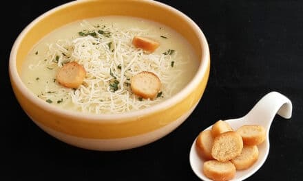 Soupe aux légumes (chou pointu, poireau et pomme de terre)