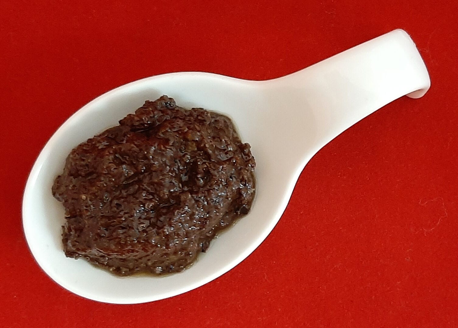 Tapenade olive noire. Recette maison à base de câpres et d'anchois