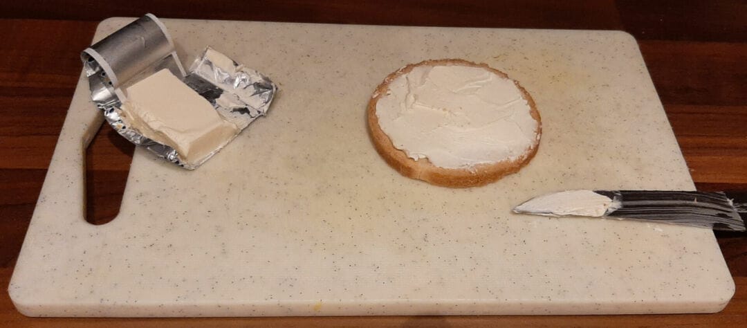 Toast Œuf de lompe. Recette avec du fromage Kiri pour Noël ou Pâques