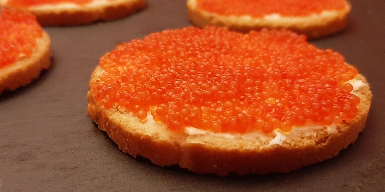Toast Œuf de lompe. Recette avec du fromage Kiri pour Noël ou Pâques Toast Œuf de lompe. Recette avec du fromage Kiri pour Noël ou Pâques