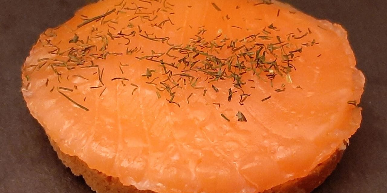 Toast saumon fumé et beurre salé. Une idée de recette pour l’apéritif d’Halloween !