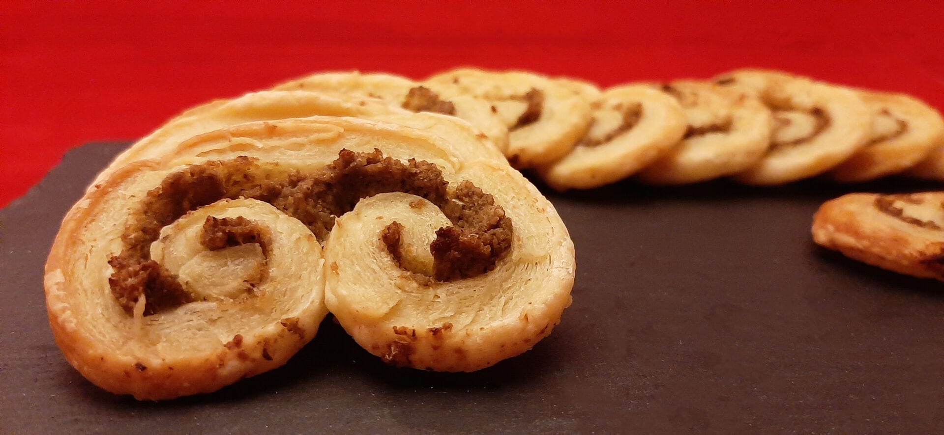 Feuilleté tapenade en forme de palmier. Recette apéro facile et originale