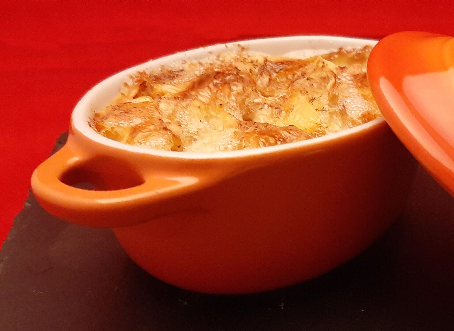 Tartiflette au four. Recette maison façon grandmère au reblochon