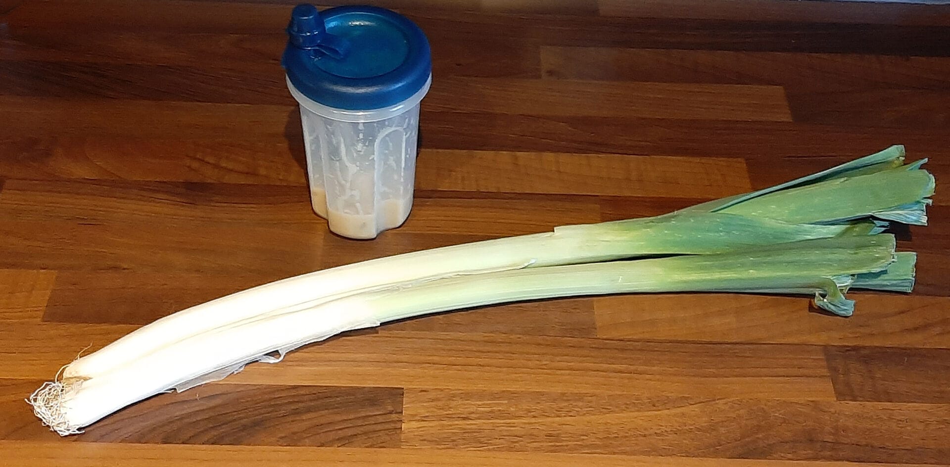 Poireaux vinaigrette. Cuisson à la vapeur en cocotte-minute