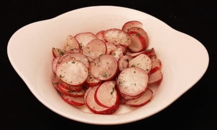 Salade de radis roses. Une recette simple et rapide à faire