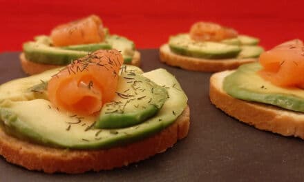 Toast avocat saumon. Une idée de canapé pour un apéro