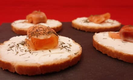 Toast saumon fumé et fromage frais (Boursin, St Môret). Une recette pour l’apéro de Noël