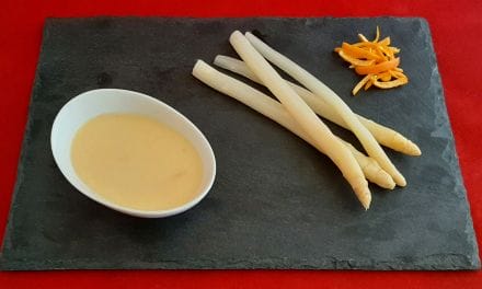Sauce pour asperges vertes ou blanches (Mikado). Base hollandaise avec jus et zestes de clémentine
