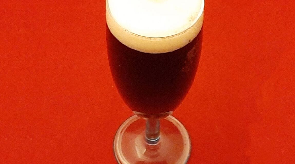 Black velvet. Un cocktail irlandais avec du champagne et de la bière Guinness