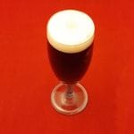 Black velvet. Un cocktail irlandais avec du champagne et de la bière Guinness