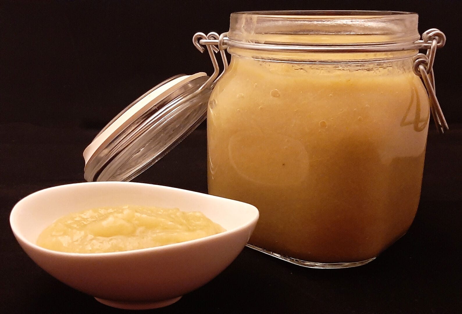 Compote pomme rhubarbe. Recette peu sucrée pour un dessert gourmand