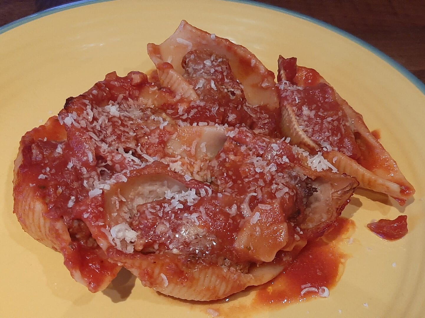 Conchiglioni Farcis Avec Viande Hachée Et Sauce Tomate. Recette Italienne