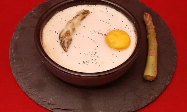 Recette œuf cocotte aux asperges vertes. Une entrée chaude au four pour Pâques