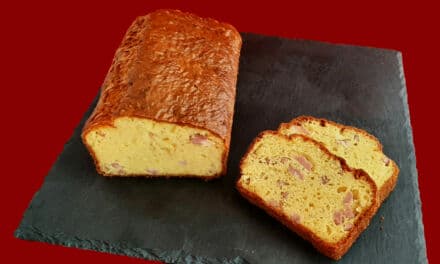 Découvrez Notre Recette Inratable de Cake aux Lardons et Gruyère