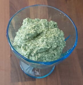 Pesto fanes de radis
