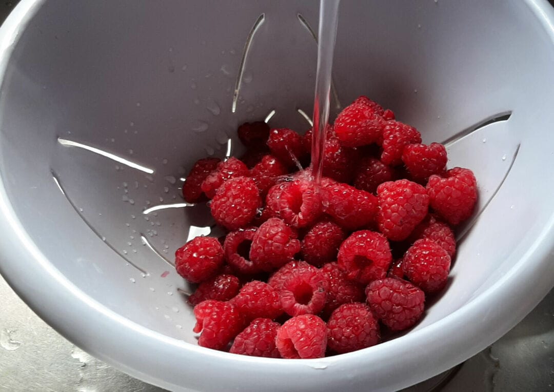 Coulis de framboises maison. Une recette pour accompagner vos desserts.