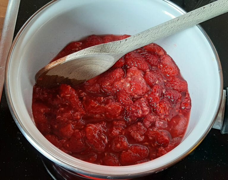 Gelée de framboises à l'ancienne. Une recette de grands-mères.