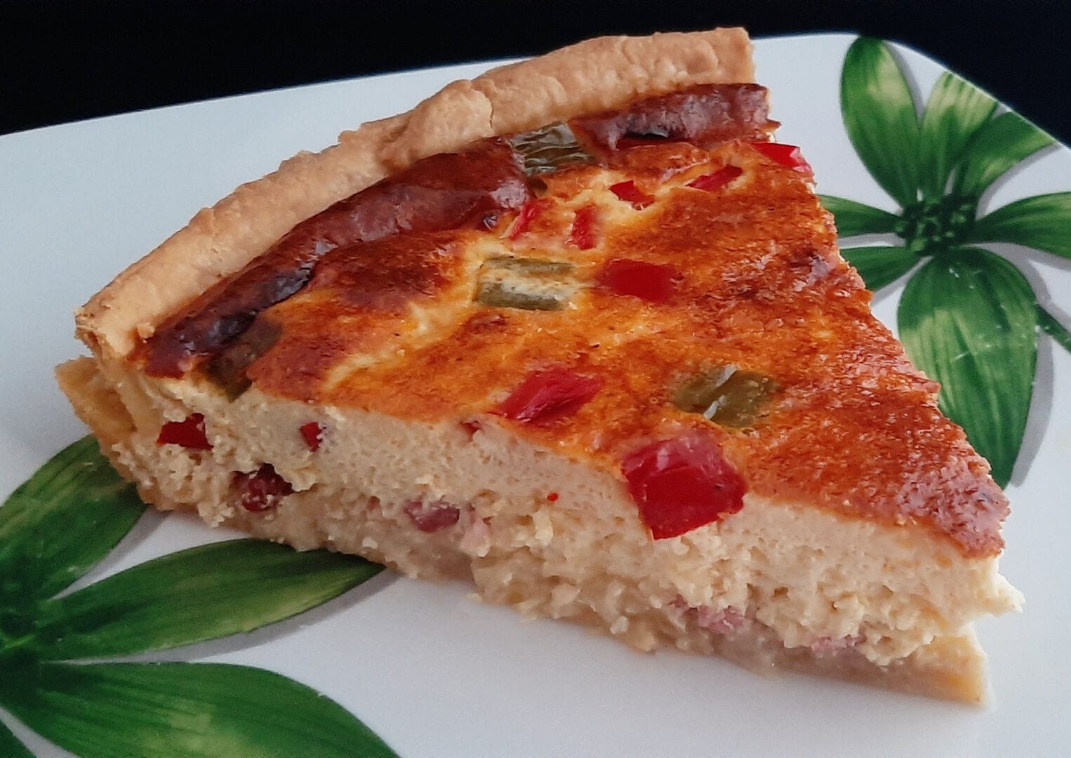 Quiche aux poivrons et lardons. Recette pour une entrée froide ou chaude.