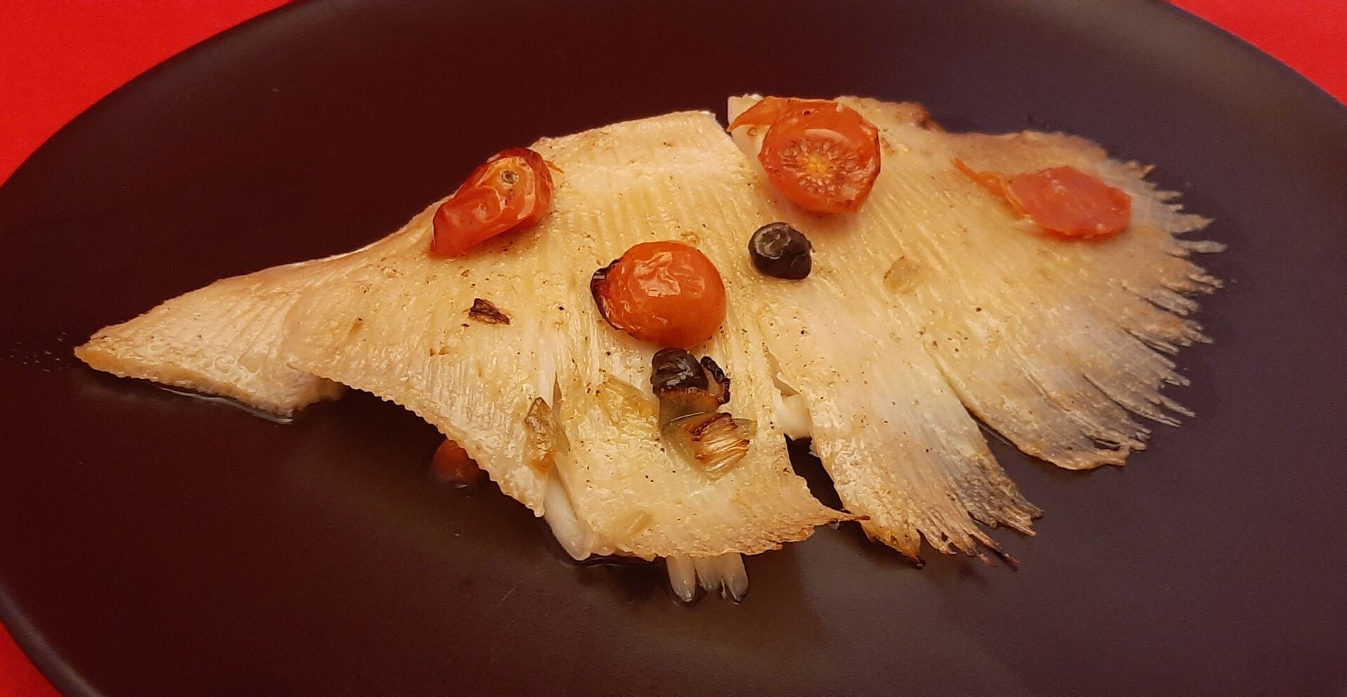 Ailes de raie aux câpres. Une cuisson de poisson de mer au four