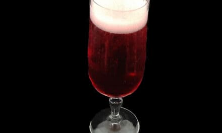Kir royal. Une recette de boisson au champagne et à la crème de cassis de Dijon