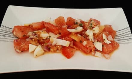 Salade tomates et œufs durs. Une recette d’entrée froide estivale.