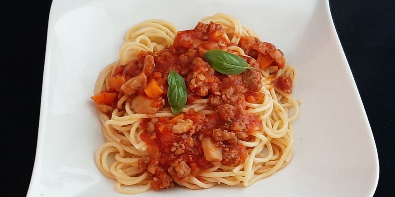 Spaghettis bolognaise maison. Une recette de pâtes Italienne.